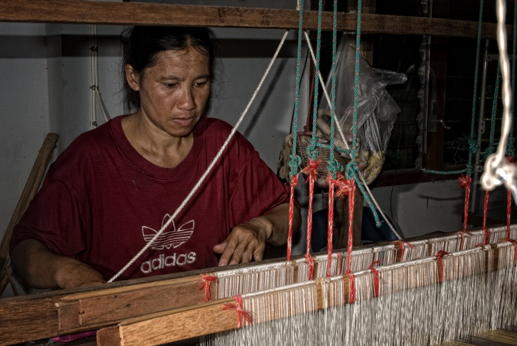 Artisan from Pa Daeng is weaving a cotton shawl
