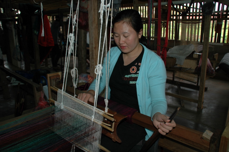 Tord is weaving a rainbow scarf at Phontong
