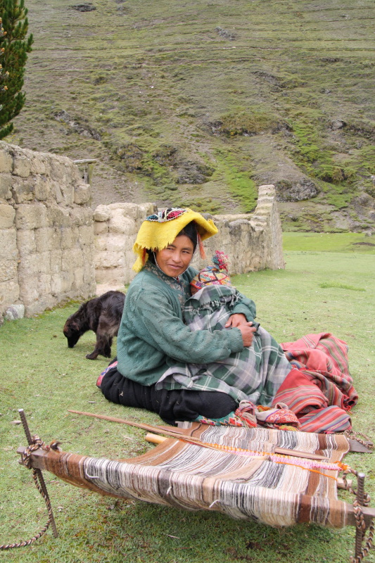 Leandro's wife prepares her loom with alpaca yarn